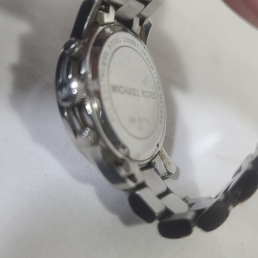 Michael Kors Runway MK5076 Women's Silver Stainless Steel Analog Dial Watch RQ44 - Picture 9 of 14